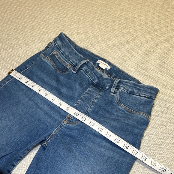 Good American Pull on Straight Indigo Jeans.  Size Large. - Picture 5 of 12